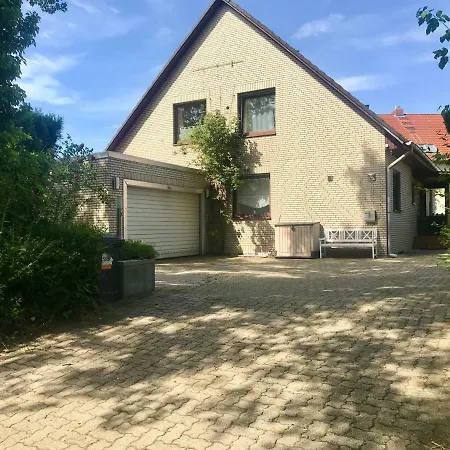 Apartment Christinas Sonnenschein 1 Og In Thiede Mit Garten Zum Grillen