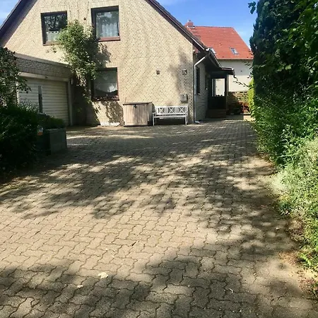 Christinas Sonnenschein 1 Og In Thiede Mit Garten Zum Grillen Apartment