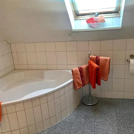 Christinas Sonnenschein 1 Og In Thiede Mit Garten Zum Grillen Apartment *
